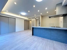 【東京都/世田谷区野沢】ハウス・ソラーナブロックA 外観：広々としたリビングダイニングは開放感があります。