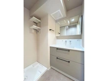 【東京都/世田谷区世田谷】東建第2上町マンション 洗面化粧台はお手入れしやすいキレイアップ水栓を採用しています。