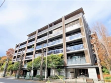 【東京都/目黒区東が丘】クリオ駒沢公園 外観：駒沢オリンピック公園のほとり、目黒区東が丘、緑陰の邸。