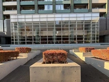 【東京都/江東区有明】オリゾンマーレ １階ロビーはガラス張り　外から見ても高級感がございます