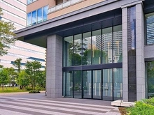 【東京都/江東区豊洲】パークホームズ豊洲ザ　レジデンス 多くの居住者を迎えるアプローチの広いメインエントランス