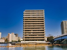 【東京都/江東区枝川】コスモ・ザ・キャナル東京イースト 豊洲運河を横目に朝凪橋を渡ります