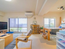 【神奈川県/川崎市川崎区京町】リジェンヌ京町2号棟 大きな窓から光が差し込む明るい空間です。