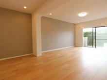 【神奈川県/横浜市鶴見区北寺尾】獅子ケ谷ヒルズ 【リビングダイニング】光の差し込む明るいリビングダイニング