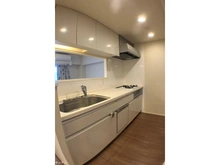 【神奈川県/横浜市鶴見区生麦】クリオ横浜生麦 【キッチン】ご家族との会話を楽しめる対面式キッチン。収納スペースも豊富で使いやすく料理も楽しい・・・