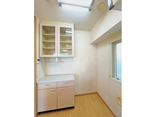 【神奈川県/川崎市幸区中幸町】シテラ川崎フローリア ＜キッチン＞造り付けのカップボードで統一感のあるキッチン。　ご見学予約・お問い合わせは【ナイス・・・