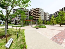 【神奈川県/横浜市鶴見区尻手】ヨコハマオールパークス　第四街区 約4000㎡の広さを誇るグランドパーク。休日はボールやなわとびなどで遊ぶお子様の笑い声で溢れます。