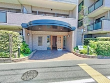 【神奈川県/横浜市鶴見区大東町】ルイシャトレ鶴見ウエストコート 【エントランス】2022年7月に大規模修繕工事実施済みのマンションです。