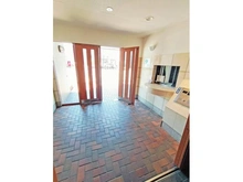 【神奈川県/横浜市鶴見区大東町】ルイシャトレ鶴見ウエストコート 【エントランス】明るく掃除の行き届いたマンションです。1階にはメールボックス・宅配ボックス付き・・・