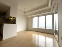 【神奈川県/横浜市鶴見区鶴見中央】ロイヤルタワー横濱鶴見 【リビングダイニング】25階部分につき、眺望良好！開放感あふれるリビングダイニングです♪