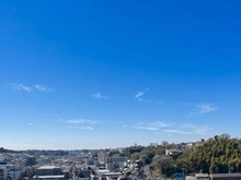 【神奈川県/横浜市鶴見区東寺尾中台】ヴィスタージュ横濱東寺尾 【眺望】バルコニーからは遮るもののない空が広がり、天気の良い日には富士山を望むことができます。・・・