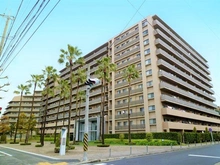 【神奈川県/横浜市鶴見区平安町】ヨコハマアイランドガーデン 外観：南向き・95平米超3LDK・リビングダイニングキッチンはゆとりの約24帖、ワイドスパンタイプ