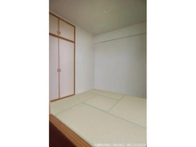【神奈川県/川崎市幸区小倉】グランシティユーロパレス新川崎 ＜和室4.5帖＞リビングに面した多目的に利用可能な和室です。