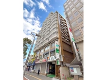 【神奈川県/川崎市川崎区南町】かわさきスカイビル 1階から3階までが店舗です。住居長の入り口は別のところにございます