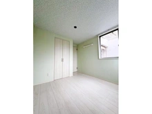 【神奈川県/川崎市幸区河原町】川崎河原町分譲共同ビル ＜洋室約5.6帖＞各居室収納付きの3LDK。納戸や廊下収納もあり、収納豊富な間取りです。