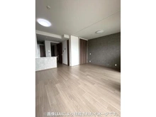 【大阪府/高槻市天神町】高槻市天神町2丁目 中古マンション リビング