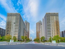 【東京都/中央区晴海】HARUMI　FLAG　PARK　VILLAGET棟 外観：正面右側3列目のタワー