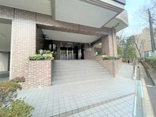 【大阪府/豊中市上新田】ステイツ千里中央 スロープ付きのエントランスアプローチです♪