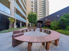 【東京都/西東京市東町】アンヴィーネ保谷 □敷地内には休憩できる中庭がございます。