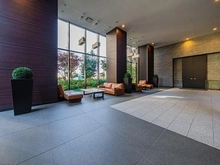 【東京都/西東京市東町】アンヴィーネ保谷 □天井高約4.5ｍの開放感溢れるメインエントランス