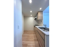 【東京都/八王子市八日町】ルネ八王子トレーシア システムキッチンは収納力のあるスライド収納。