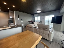 【大阪府/堺市堺区三国ヶ丘御幸通】プラウドタワー堺東 大変採光のとれるリビングです