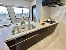 【大阪府/大阪市大正区南恩加島】ディオ・フェルティ大正 食洗機ございます。家族の様子が見渡せるオープンキッチンです♪