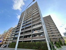 【愛知県/名古屋市中村区松重町】レーベン名古屋松重町GRAND　AUBE 外観：三角角地で周囲に高い建物がなく、開放的な暮らし