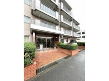 【東京都/板橋区蓮根】蓮根サンパワー 植栽の手入れが行き届いているエントランス