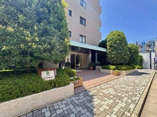 【東京都/北区豊島】ソフィア王子神谷クラッセ 植栽が出迎えるエントランス