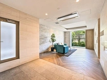【東京都/北区志茂】デュオヴェール赤羽East ソファーを設置したマンションエントランスホール