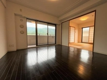 【京都府/京都市伏見区醍醐中山町】エスリード醍醐 外観：LDK 約13.9帖　窓からは山が見渡せます