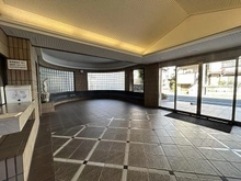 【京都府/京都市伏見区深草関屋敷町】ルネ墨染2番館 広々としたエントランスです