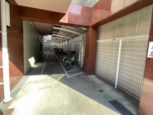 【京都府/京都市下京区中堂寺坊城町】シンフォニーリサーチパークEast 駐輪場