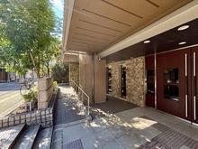 【京都府/京都市中京区麩屋町通二条上る】ファインフラッツ京都御苑 植栽が美しいエントランス