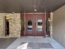 【京都府/京都市中京区麩屋町通二条上る】ファインフラッツ京都御苑 石をふんだんに使用しており、重厚感があります