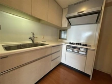 【兵庫県/神戸市須磨区須磨本町】アーバンヴィレッジ須磨アクティス L字型のシステムキッチン！換気窓付き