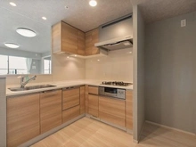 【兵庫県/神戸市中央区相生町】ザ・パークハウス神戸タワー 食器洗浄乾燥機・ディスポーザー付きのシステムキッチン