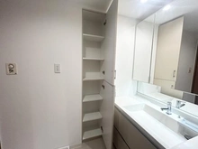 【兵庫県/神戸市須磨区桜木町】カサーレ須磨離宮道 洗面台横にも収納スペース確保♪