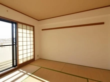 【神奈川県/横浜市旭区東希望が丘】グリーンコーポ東希望ヶ丘 約6帖の和室　陽当りもよく落ち着いた空間です