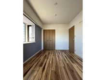 【神奈川県/横浜市旭区東希望が丘】グリーンコーポ東希望ヶ丘 約6.5帖の洋室1　出窓やバルコニー付のため開放感がございます！