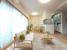 【神奈川県/横浜市旭区本宿町】ナイスエスアリーナ横浜二俣川 料理中もリビング全体が見渡せるため、小さなお子様がいても安心です。※CG加工でイメージ家具を配置・・・