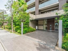 【東京都/江東区亀戸】シャリエ亀戸リーディングイースト 四季を感じられるマンションの顔となるエントランス