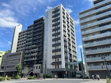 【東京都/江東区亀戸】Brillia亀戸 外観：アースカラーを基調とし、街並みになじむファサード