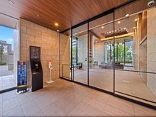 【兵庫県/尼崎市長洲西通】クラッシィハウス尼崎　GRAND　PLACE エントランス②　モニター付きオートロック