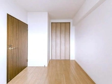 【千葉県/千葉市中央区南町】マイランド蘇我 収納に優れた横長のクローゼット