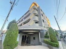 【千葉県/松戸市日暮】藤和シティホームズ新八柱 外観：南向きバルコニーには3室が跨り陽当り・通風良好です。JR武蔵野線「新八柱」駅徒歩7分の立地。