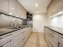 【東京都/目黒区青葉台】ザ・パークハウス目黒青葉台 作業に集中しやすい壁付キッチン。LDからキッチン内が見えにくく、急な来客時にも嬉しいレイアウトです。