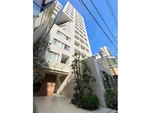 【東京都/港区南青山】オープンレジデンシア南青山骨董通り 都営大江戸線「六本木」駅や東京メトロ日比谷線「広尾」駅など、複数路線・駅を利用できる立地です。