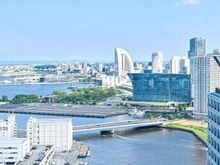 【神奈川県/横浜市神奈川区栄町】ザ・ヨコハマタワーズ　タワーイースト 眺望良好な29階部分。正面はみなとみらいエリアのため、都会的な景色とオーシャンビューを楽しめます。